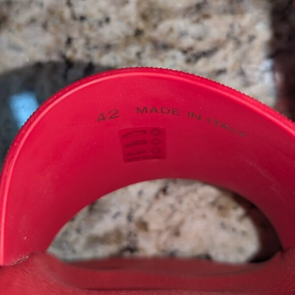 MCM Men’s Large Logo Slides Ruby Red Gold Size 42 EU / 9 US With Box & Dust Bag - Picture 7 of 13